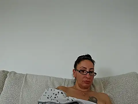 Misscorpion69 online show from November 5, 2025, 1:22 pm