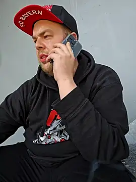 PupW0lfy online show from December 18, 2024, 11:24 am