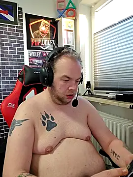 PupW0lfy online show from December 26, 2024, 7:35 am