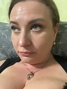 Snapshot of OlgaBuzzz chatting on March 21, 2025, 9:45 am OlgaBuzzz online show from March 21, 2025, 9:45 am