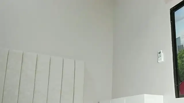 Littleolivia  online show from January 24, 2025, 1:03 pm