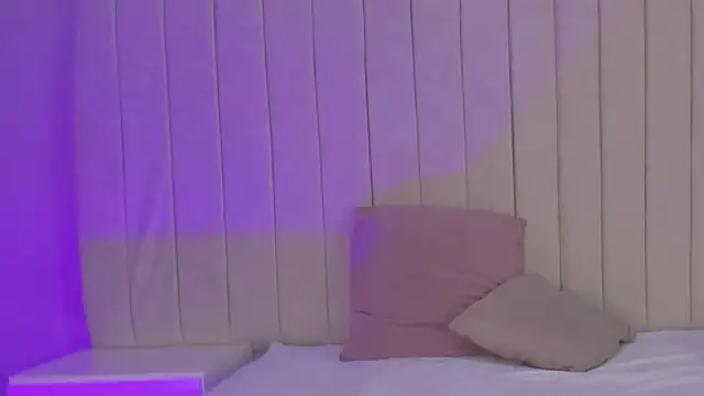 Littleolivia  online show from February 4, 2025, 3:57 pm