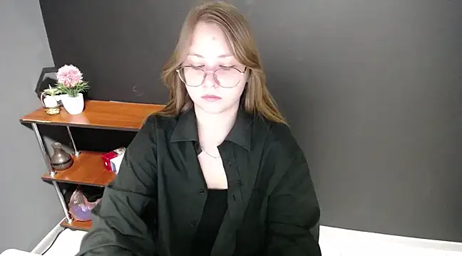 lady minx online show from February 26, 2025, 7:20 am