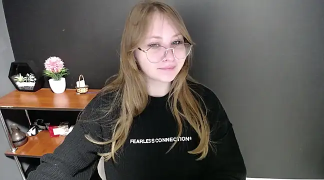 lady minx online show from March 18, 2025, 7:30 am