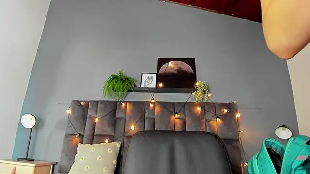 Snapshot of AmbarHills_1 chatting on December 23, 2025, 11:08 am AmbarHills 1 online show from December 23, 2025, 11:08 am