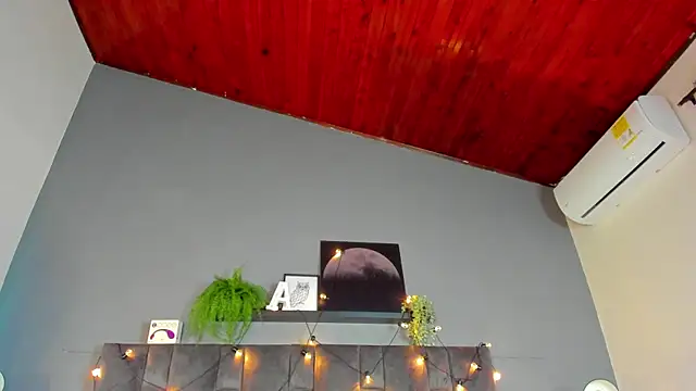 Snapshot of AmbarHills_1 chatting on January 9, 2026, 11:35 am AmbarHills 1 online show from January 9, 2026, 11:35 am