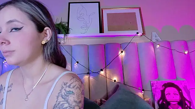 Snapshot of AmbarHills_1 chatting on February 1, 2026, 11:42 am AmbarHills 1 online show from February 1, 2026, 11:42 am