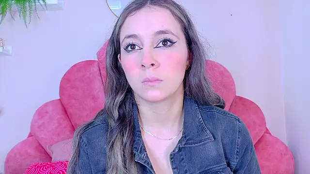 Snapshot of AmbarHills_1 chatting on February 8, 2026, 11:35 am AmbarHills 1 online show from February 8, 2026, 11:35 am