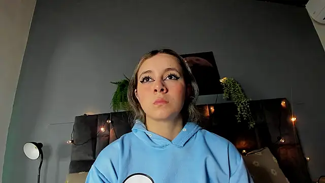 Snapshot of AmbarHills_1 chatting on February 11, 2026, 11:37 am AmbarHills 1 online show from February 11, 2026, 11:37 am