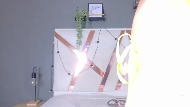 Snapshot of AmbarHills_1 chatting on February 27, 2026, 11:43 am AmbarHills 1 online show from February 27, 2026, 11:43 am