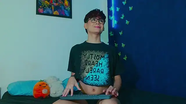 Snapshot of arnold_laurent_ chatting on October 22, 2025, 7:19 am arnold laurent online show from October 22, 2025, 7:19 am