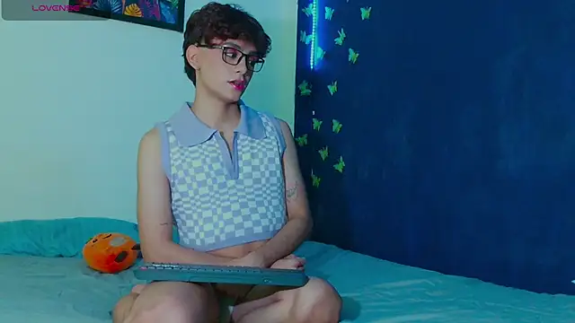 Snapshot of arnold_laurent_ chatting on December 15, 2025, 8:40 am arnold laurent online show from December 15, 2025, 8:40 am