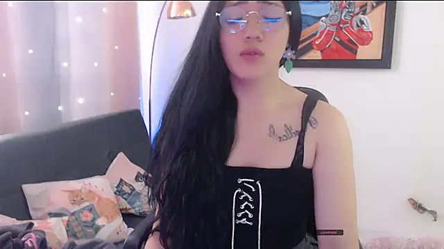Snapshot of Suzanne_abbey chatting on May 4, 2026, 10:17 pm Suzanne abbey online show from May 4, 2026, 10:17 pm