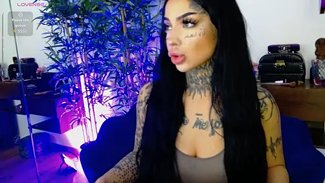 CreamyInkky  online show from December 4, 2025, 6:55 am