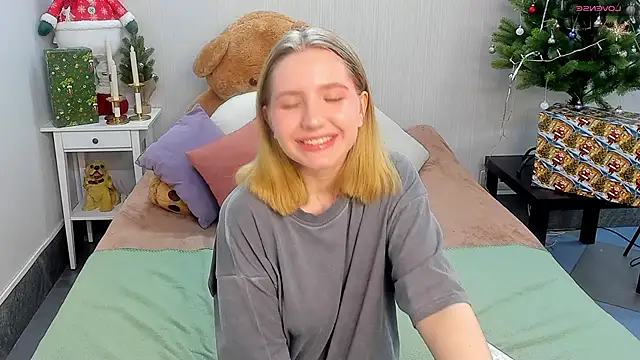 Snapshot of MadelineS69 chatting on January 21, 2025, 2:33 am MadelineS69 online show from January 21, 2025, 2:33 am