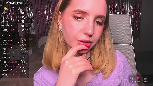 Snapshot of MadelineS69 chatting on March 12, 2025, 5:24 am MadelineS69 online show from March 12, 2025, 5:24 am