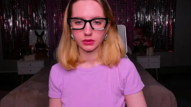 Snapshot of MadelineS69 chatting on March 22, 2025, 2:16 am MadelineS69 online show from March 22, 2025, 2:16 am