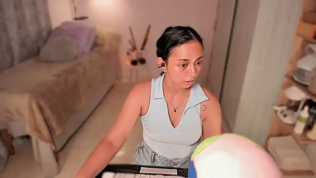 Aleja24Evans online show from March 25, 2026, 1:22 am