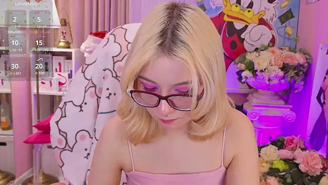 Snapshot of Coconut_Mia chatting on December 10, 2024, 9:22 pm Coconut Mia online show from December 10, 2024, 9:22 pm