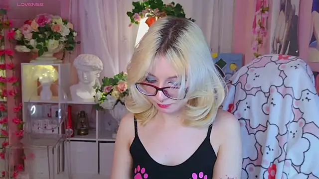 Snapshot of Coconut_Mia chatting on December 27, 2024, 9:11 pm Coconut Mia online show from December 27, 2024, 9:11 pm