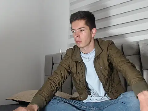 Snapshot of Eliantg chatting on December 12, 2024, 1:32 am Eliantg online show from December 12, 2024, 1:32 am