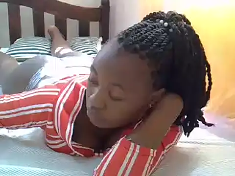 Snapshot of Amanda255 chatting on February 3, 2025, 8:13 am Amanda255 online show from February 3, 2025, 8:13 am