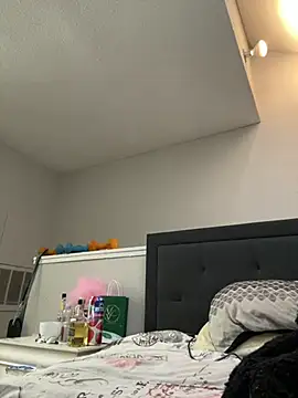 Snapshot of LillShayy chatting on February 13, 2025, 5:48 am LillShayy online show from February 13, 2025, 5:48 am