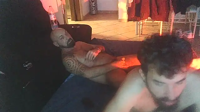 FJcouple online show from December 18, 2024, 2:53 am