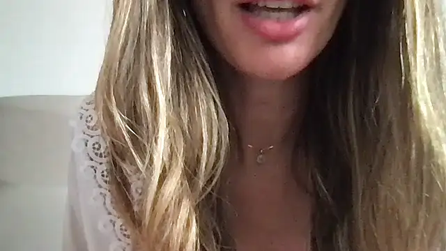 paolajonez online show from January 30, 2025, 5:06 pm