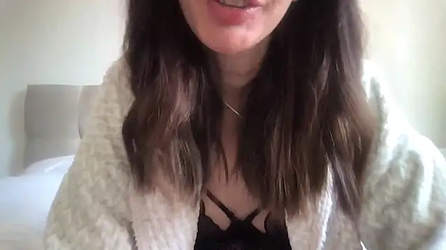 paolajonez online show from September 21, 2025, 12:40 pm