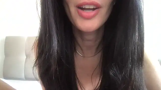 paolajonez online show from December 5, 2025, 6:04 pm