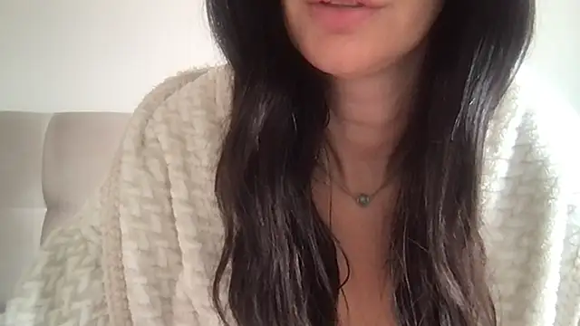 paolajonez online show from January 5, 2026, 5:38 pm