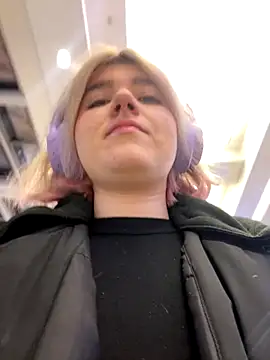 Baby  Naughty online show from December 4, 2024, 3:21 pm