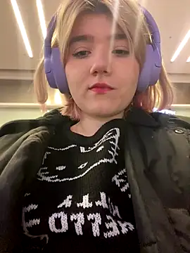 Baby  Naughty online show from December 5, 2024, 1:17 pm