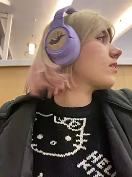 Baby  Naughty online show from December 6, 2024, 5:11 pm