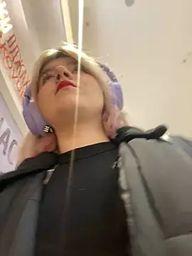 Baby  Naughty online show from December 16, 2024, 11:12 am