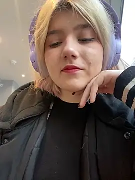 Baby  Naughty online show from December 18, 2024, 12:07 pm