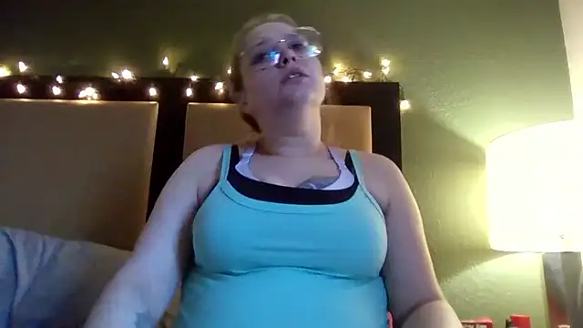 Snapshot of Lalalynn chatting on March 16, 2026, 1:37 pm Lalalynn online show from March 16, 2026, 1:37 pm