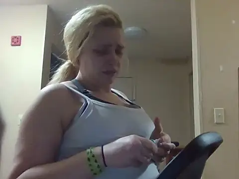 Snapshot of Lalalynn chatting on April 3, 2026, 2:09 am Lalalynn online show from April 3, 2026, 2:09 am