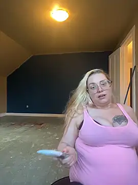 Snapshot of Lalalynn chatting on April 27, 2026, 12:52 am Lalalynn online show from April 27, 2026, 12:52 am