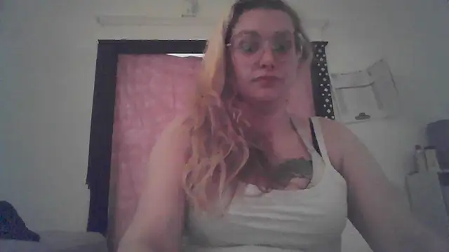 Snapshot of Lalalynn chatting on April 29, 2026, 6:25 pm Lalalynn online show from April 29, 2026, 6:25 pm