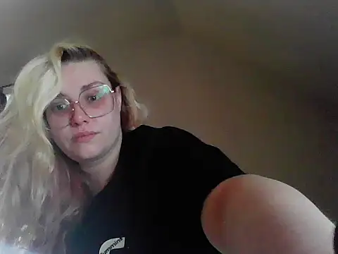 Snapshot of Lalalynn chatting on May 1, 2026, 7:40 pm Lalalynn online show from May 1, 2026, 7:40 pm