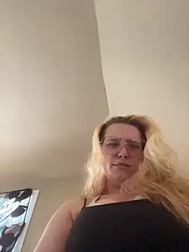 Snapshot of Lalalynn chatting on May 3, 2026, 8:15 pm Lalalynn online show from May 3, 2026, 8:15 pm