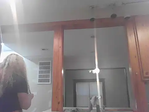 Snapshot of Lalalynn chatting on May 8, 2026, 1:11 am Lalalynn online show from May 8, 2026, 1:11 am