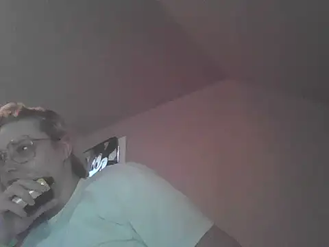 Snapshot of Lalalynn chatting on May 8, 2026, 11:32 pm Lalalynn online show from May 8, 2026, 11:32 pm