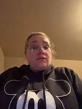 Snapshot of Lalalynn chatting on May 11, 2026, 8:09 am Lalalynn online show from May 11, 2026, 8:09 am