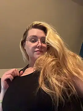 Snapshot of Lalalynn chatting on May 20, 2026, 1:28 pm Lalalynn online show from May 20, 2026, 1:28 pm