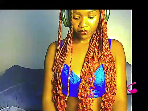 Snapshot of lilylovexx chatting on December 23, 2025, 4:32 am lilylovexx online show from December 23, 2025, 4:32 am