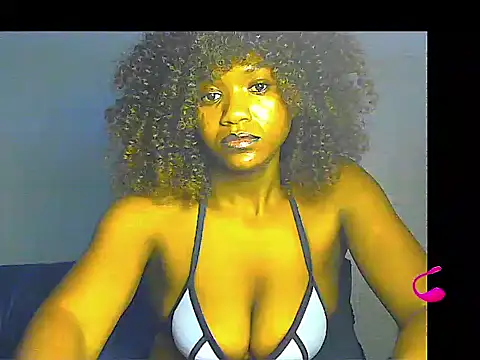 Snapshot of lilylovexx chatting on February 6, 2026, 12:26 am lilylovexx online show from February 6, 2026, 12:26 am