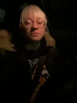 poussichienne online show from February 17, 2026, 4:20 am